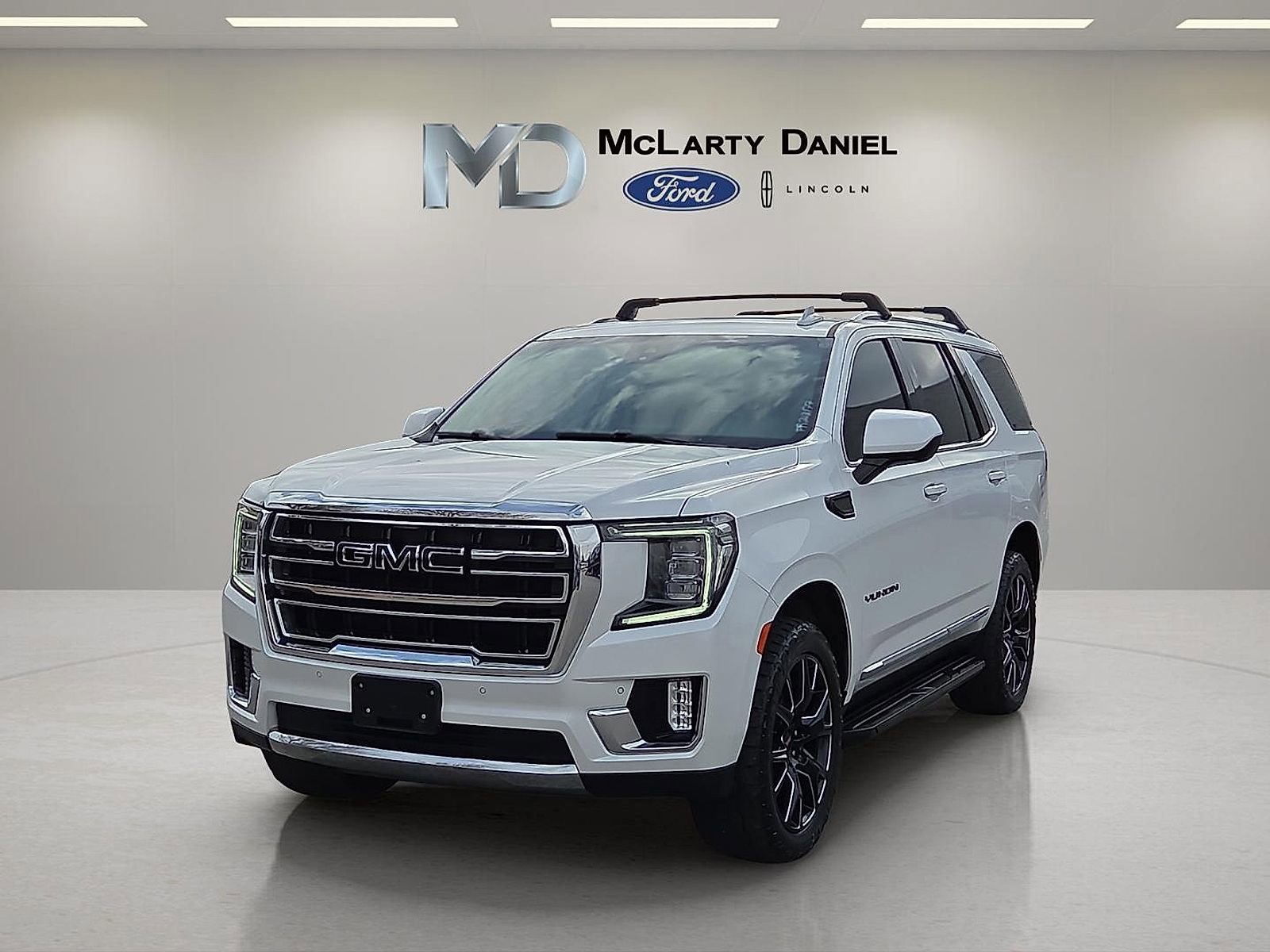 Used 2023 GMC Yukon SLT AWD/4WD image 2