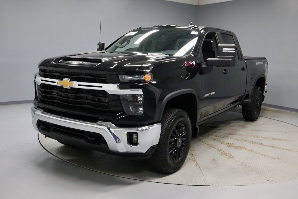 Used 2025 Chevrolet Silverado 3500 LT AWD/4WD image 8