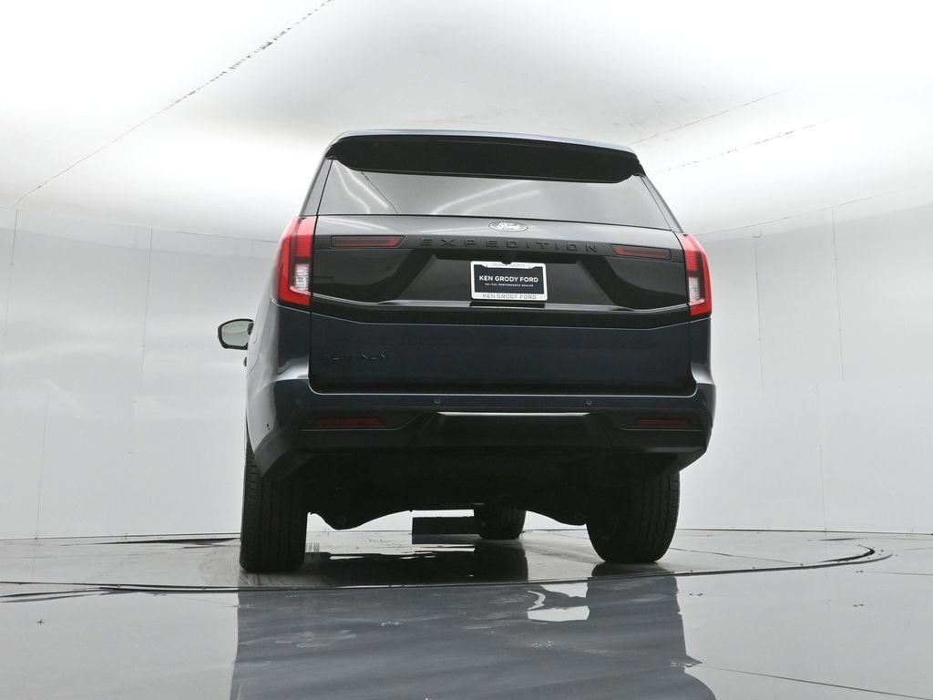 Certified 2025 Ford Expedition Platinum w/ Stealth Appearance Package image 16