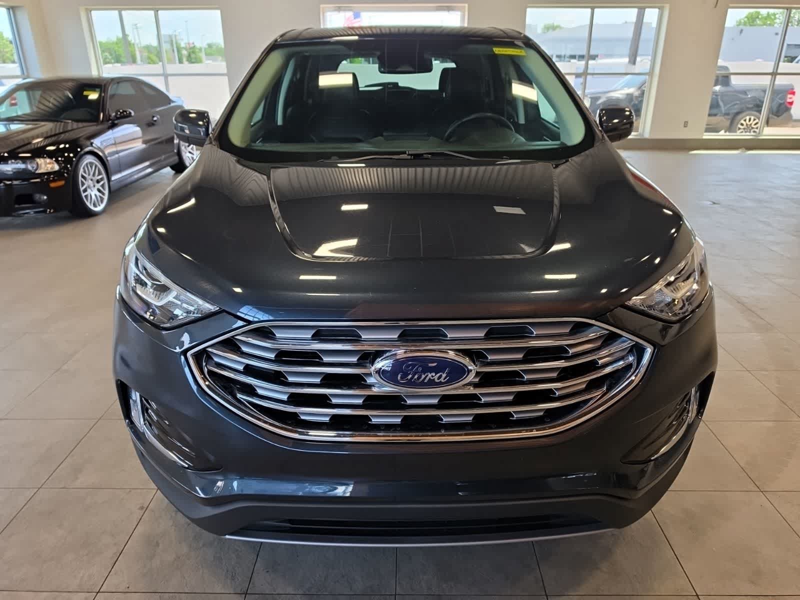 Certified 2022 Ford Edge SEL w/ Convenience Package AWD/4WD image 3