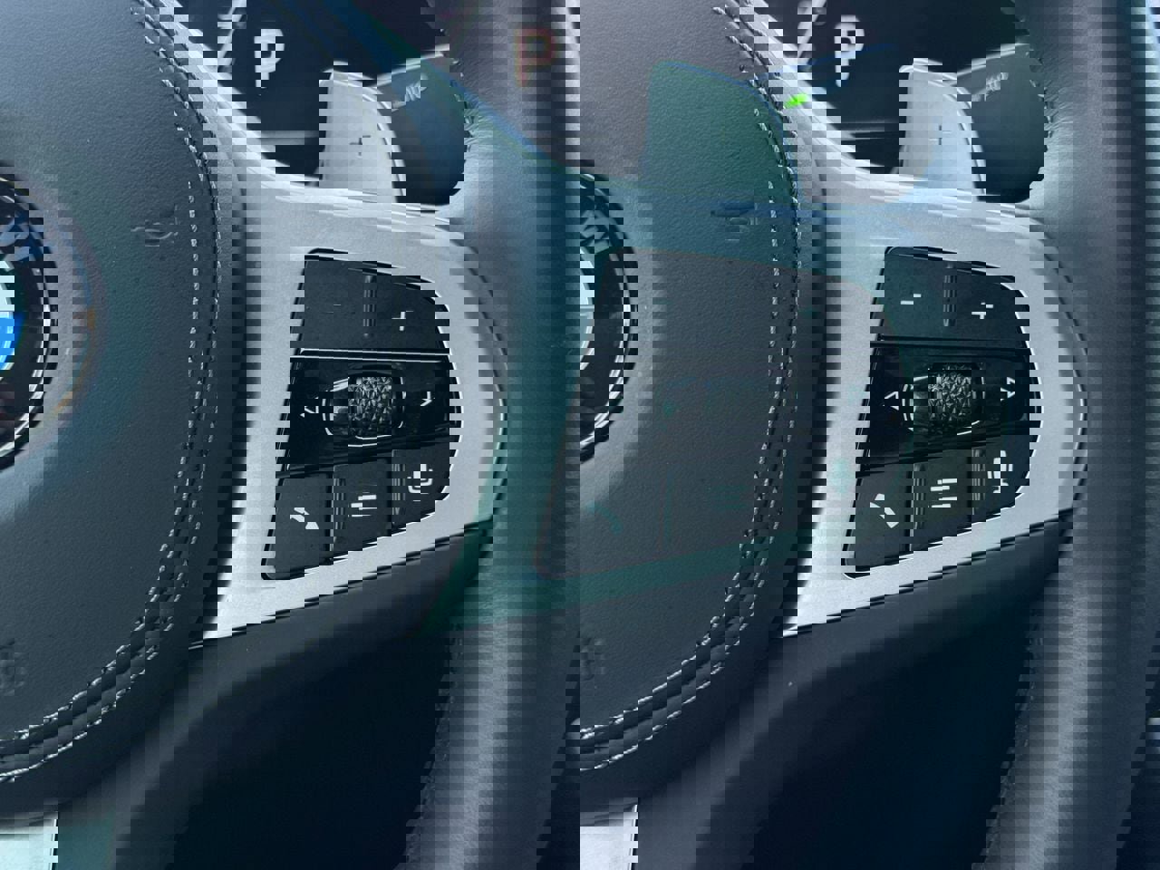 Used 2024 BMW X6 xDrive40i w/ Premium Package image 14