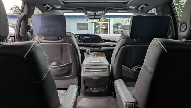 Used 2024 Cadillac Escalade Sport Platinum w/ Heavy-Duty Trailer Package AWD/4WD image 25