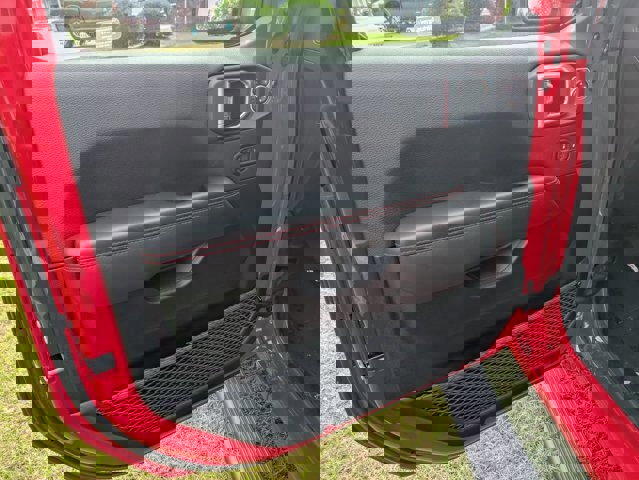 Used 2024 Jeep Wrangler Unlimited Rubicon w/ Technology Group image 12