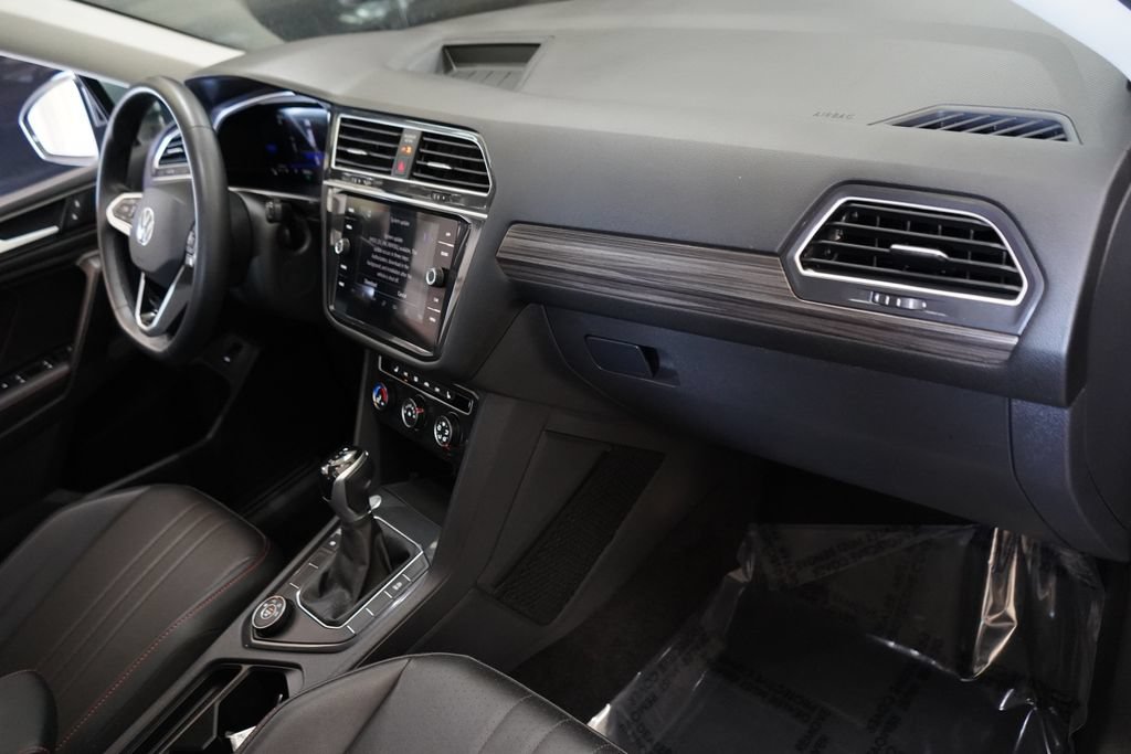 Used 2024 Volkswagen Tiguan SE AWD/4WD image 21