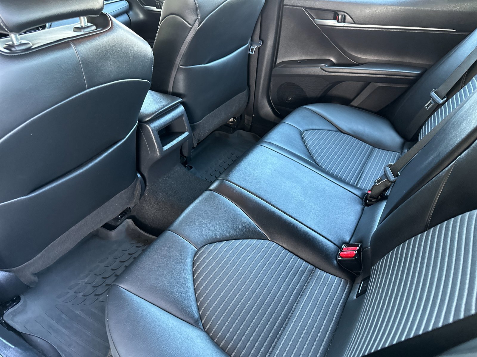 Used 2023 Toyota Camry SE image 12