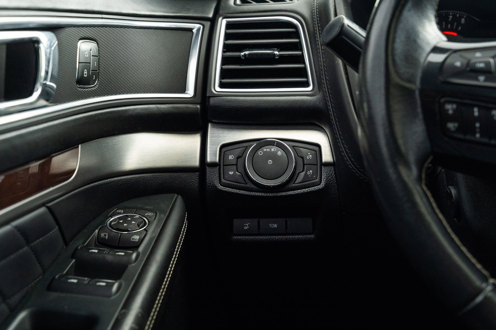 Certified 2018 Ford Explorer Platinum AWD/4WD image 29