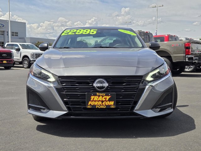 Used 2024 Nissan Altima 2.5 SV FWD image 2