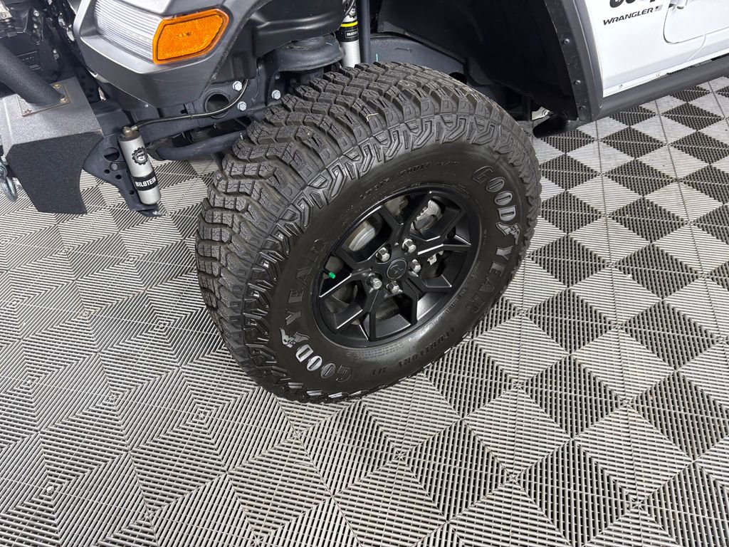 Used 2024 Jeep Wrangler Unlimited Sport AWD/4WD image 9