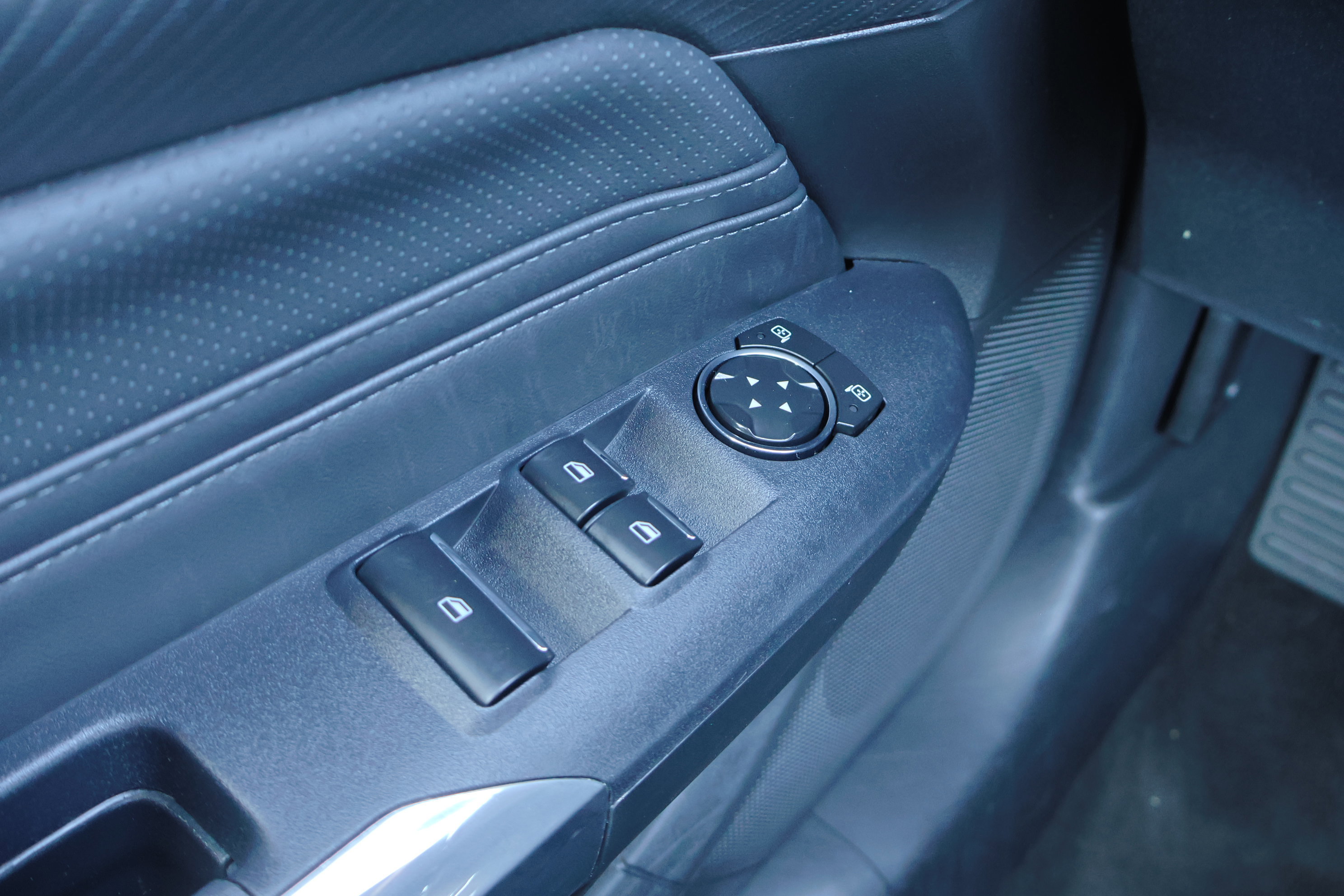 Certified 2025 Ford Mustang Premium image 15