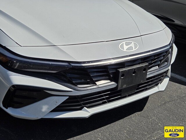 Used 2025 Hyundai Elantra SEL FWD image 2