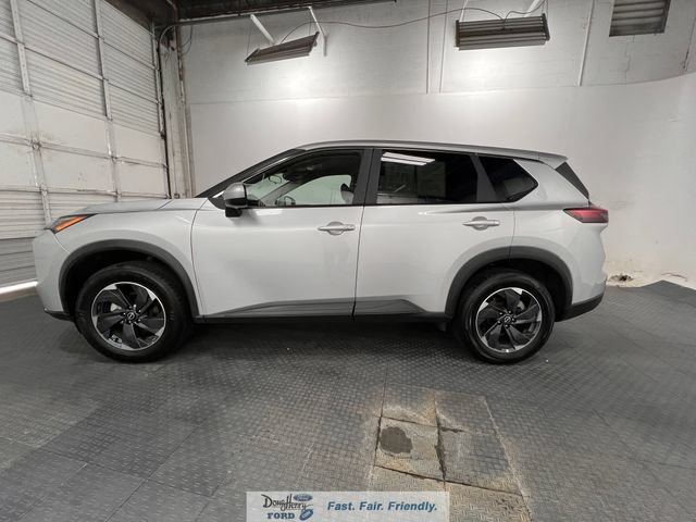 Used 2025 Nissan Rogue SV FWD image 4