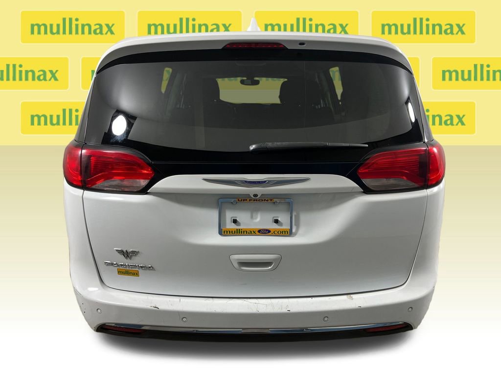Used 2019 Chrysler Pacifica Touring Plus w/ Tire & Wheel Group image 4