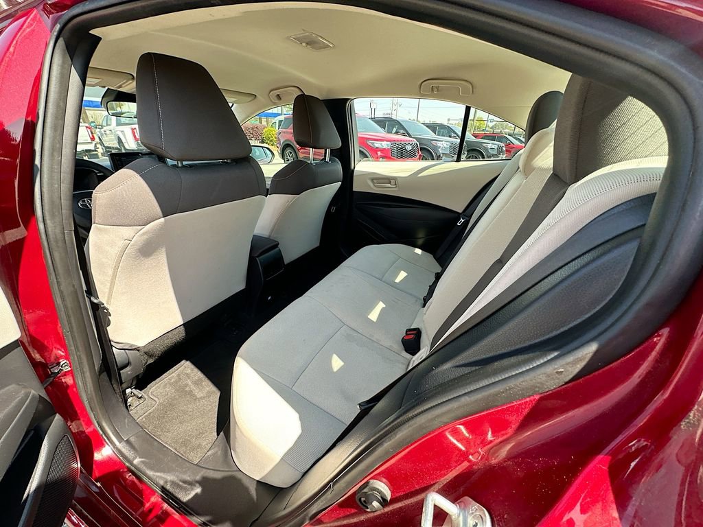 Used 2022 Toyota Corolla LE image 4
