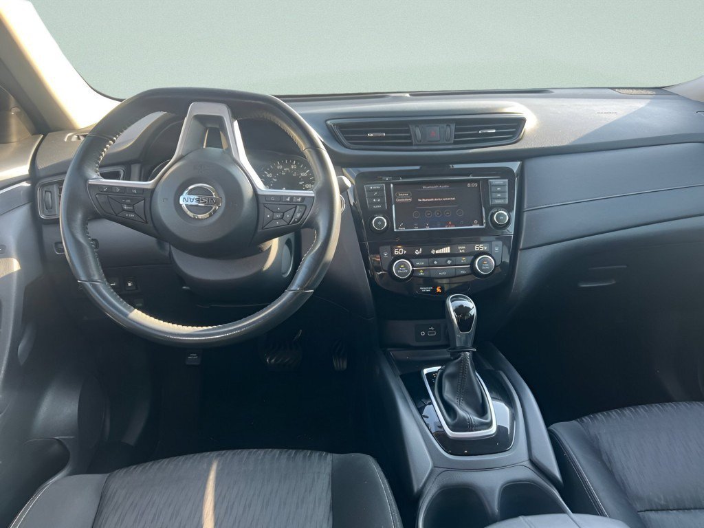 Used 2019 Nissan Rogue SV AWD/4WD image 16