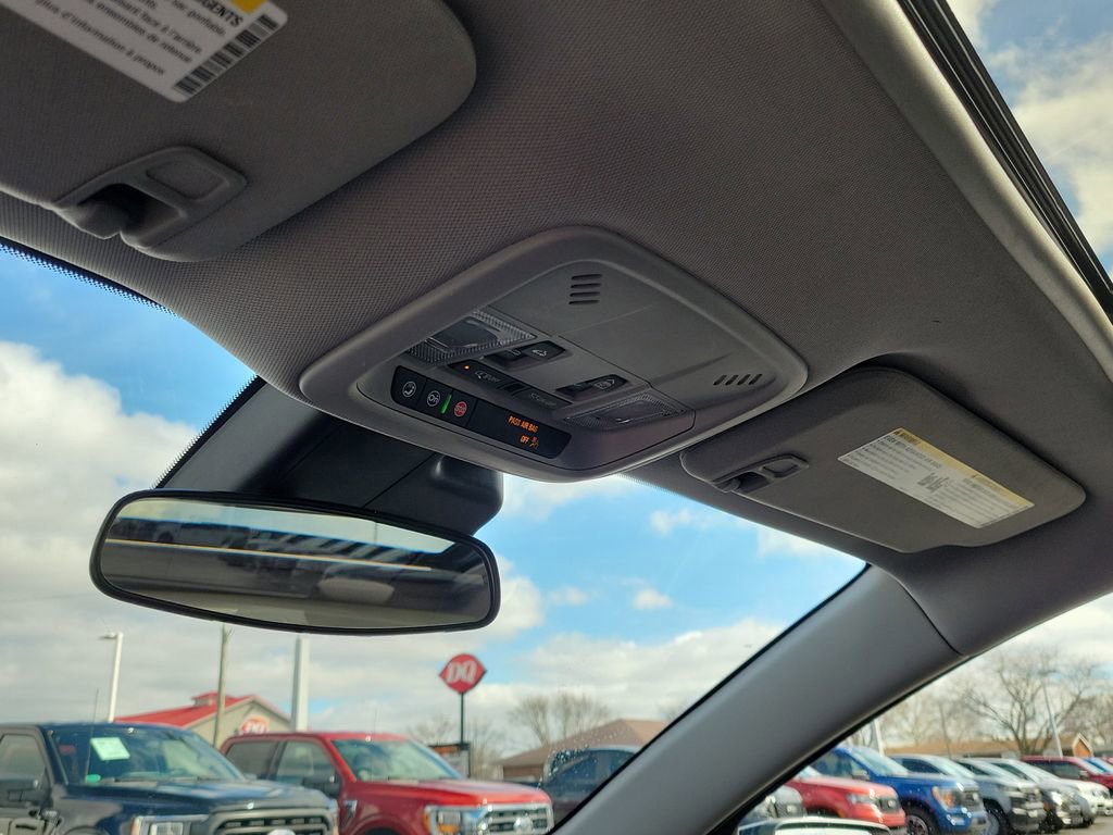 Used 2024 Chevrolet Malibu LT image 30