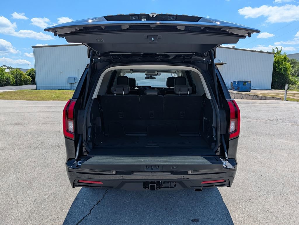 Certified 2025 Ford Expedition Active RWD image 32