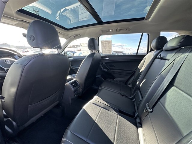 Used 2021 Volkswagen Tiguan SE image 18