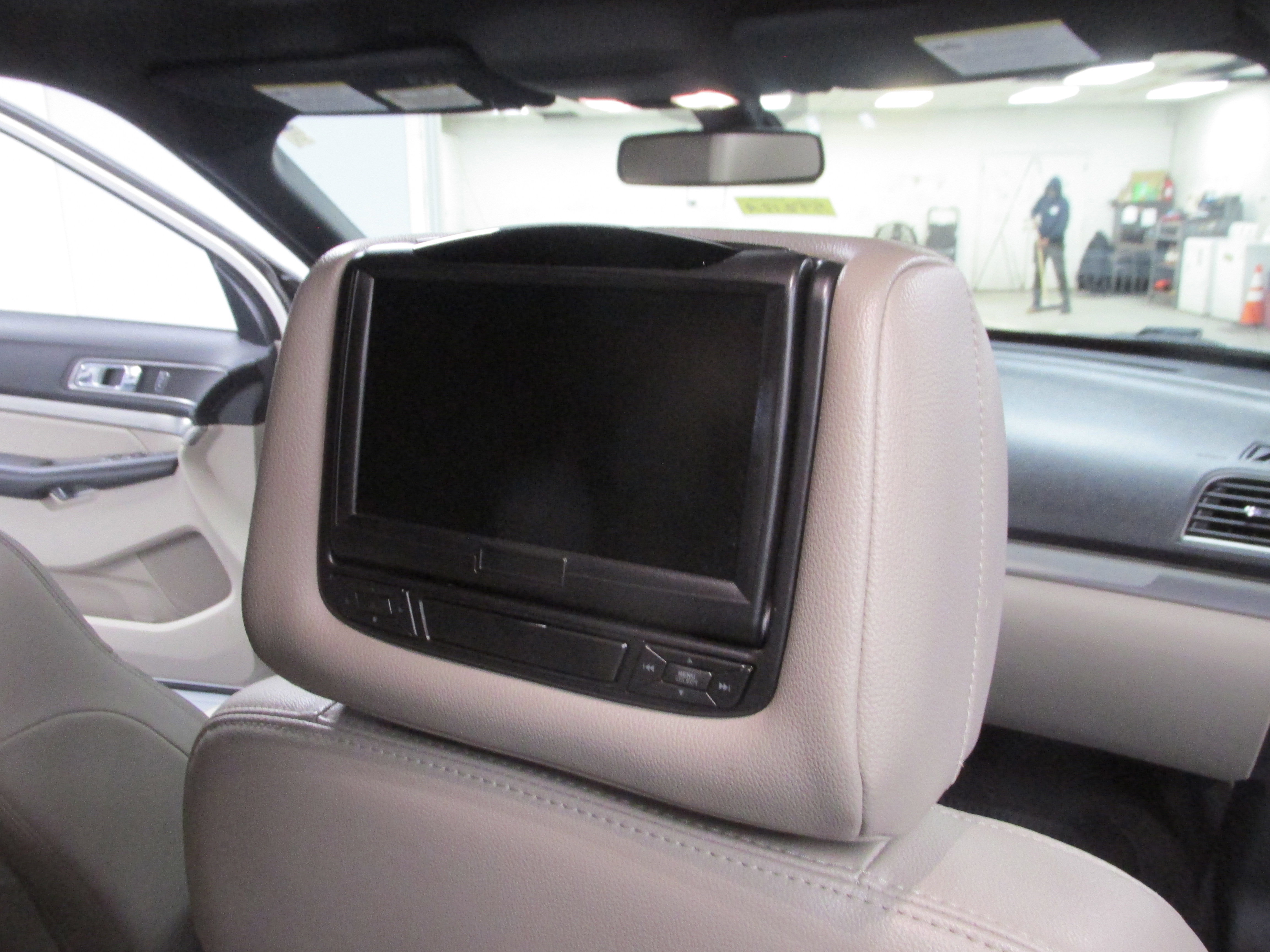 Certified 2018 Ford Explorer XLT w/ Equipment Group 202A image 30