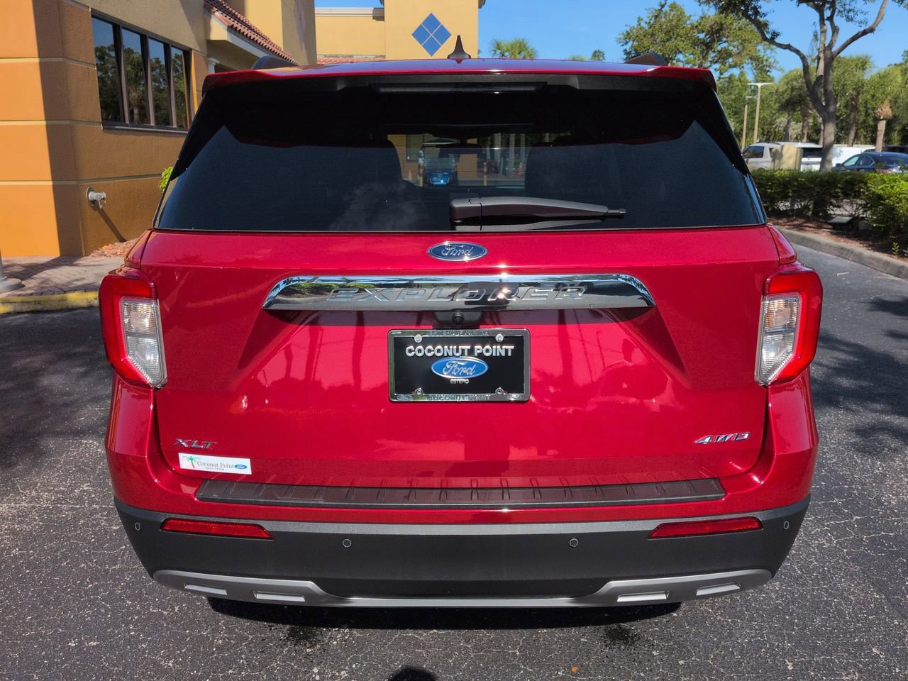 Certified 2023 Ford Explorer XLT w/ Equipment Group 202A AWD/4WD image 5