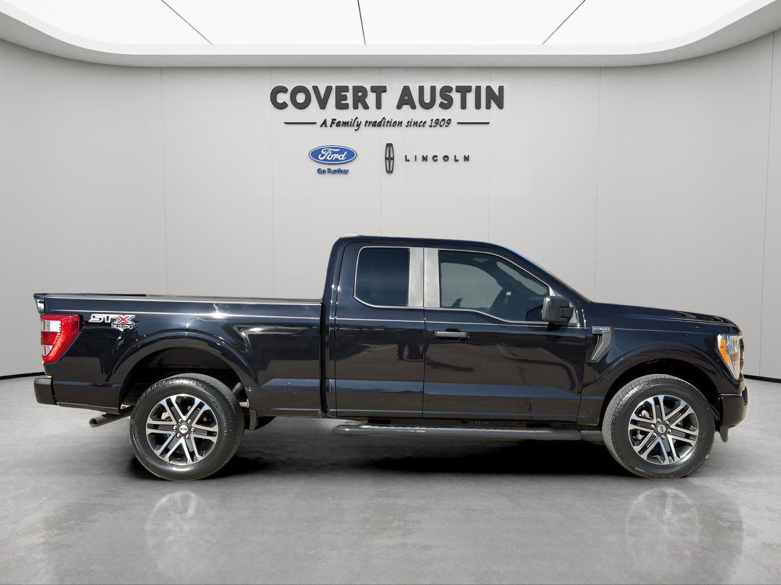 Certified 2022 Ford F150 XL w/ STX Appearance Package image 6