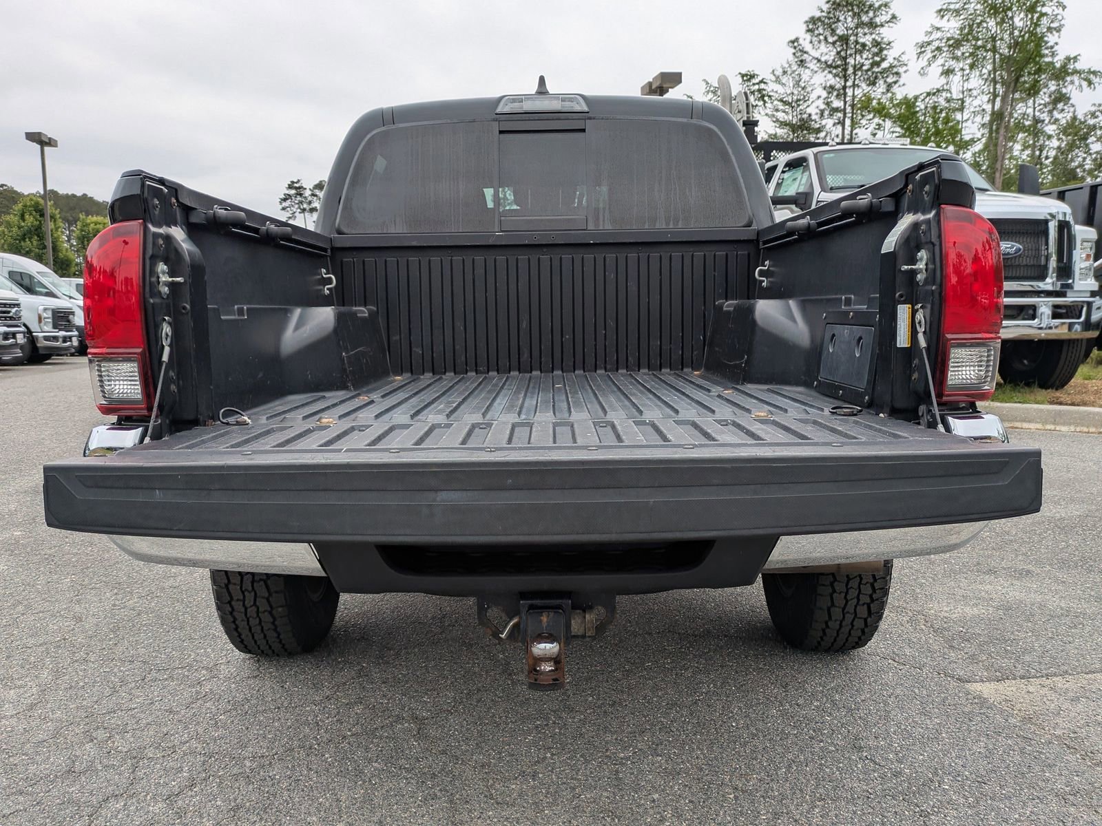 Used 2021 Toyota Tacoma SR5 AWD/4WD image 5