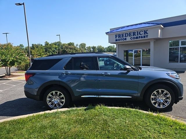 Certified 2025 Ford Explorer Active w/ Active Comfort Package AWD/4WD image 3