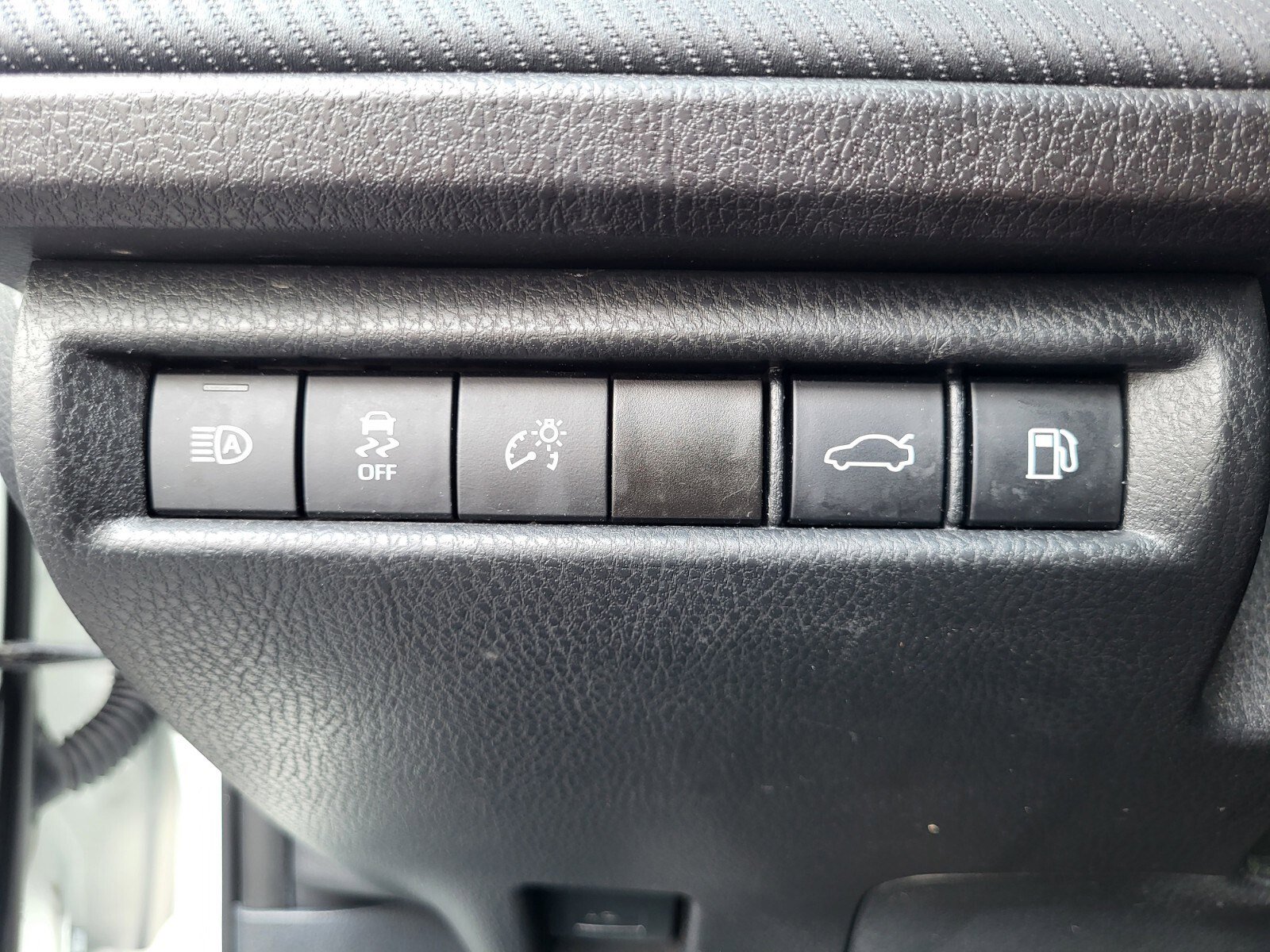 Used 2025 Toyota Camry SE FWD image 25