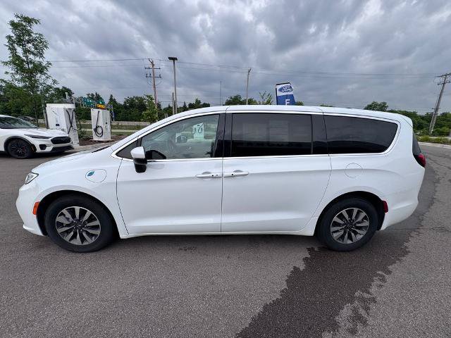Used 2023 Chrysler Pacifica Touring-L FWD image 7