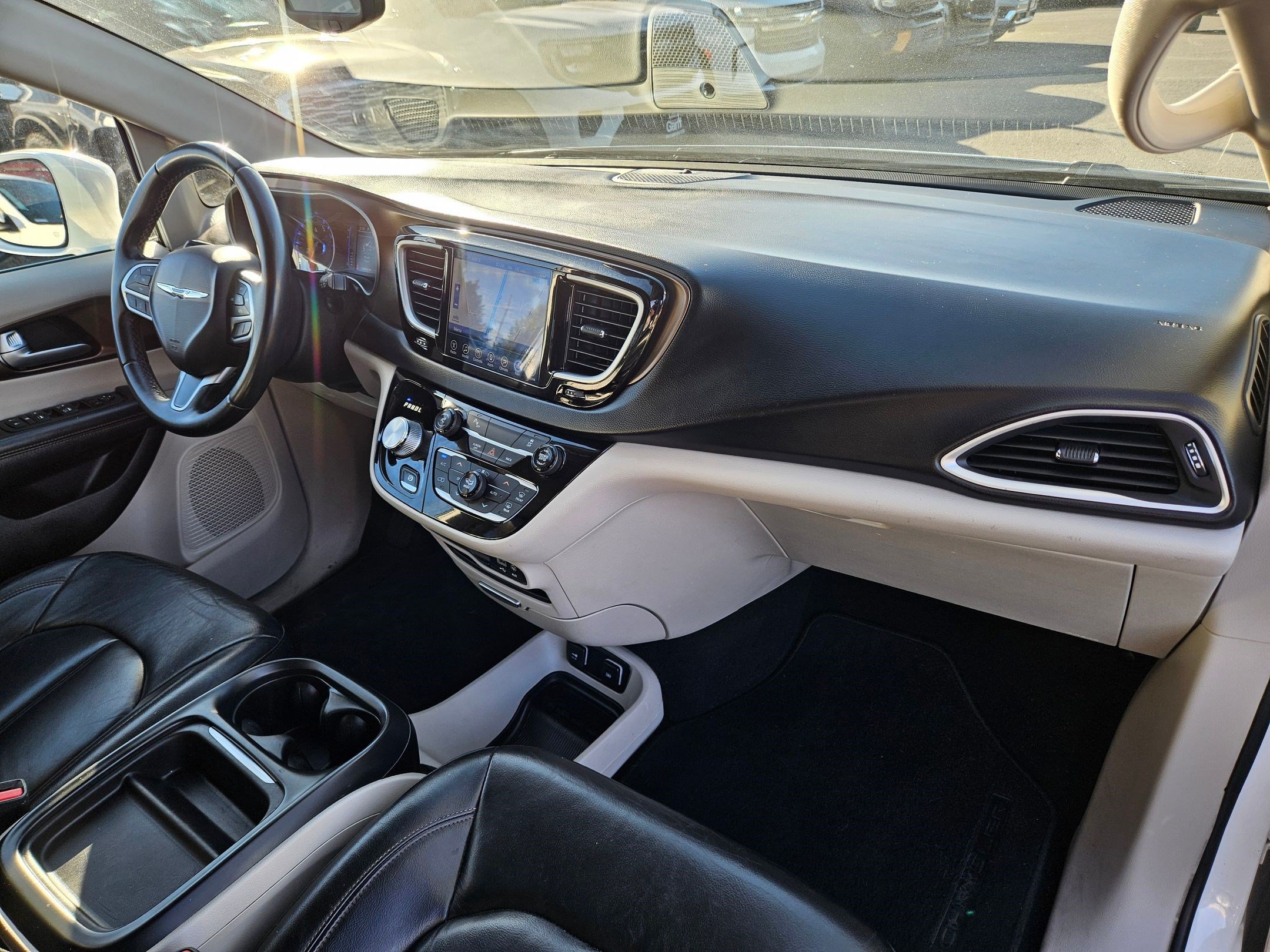 Used 2017 Chrysler Pacifica Touring-L FWD image 34