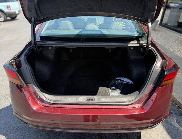 Used 2025 Nissan Altima 2.5 SV FWD image 17