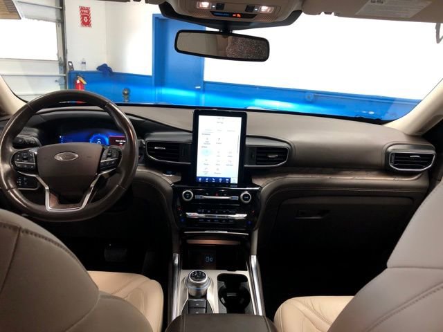 Certified 2022 Ford Explorer Platinum w/ Technology Package image 16