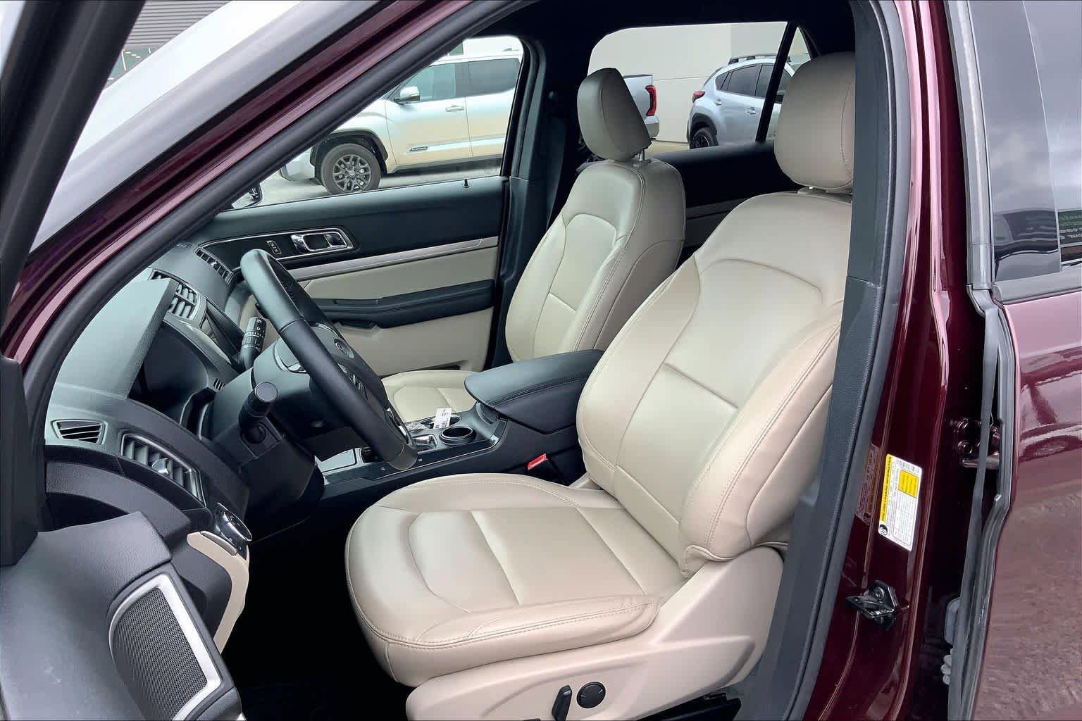 Certified 2019 Ford Explorer XLT w/ Equipment Group 202A FWD image 8