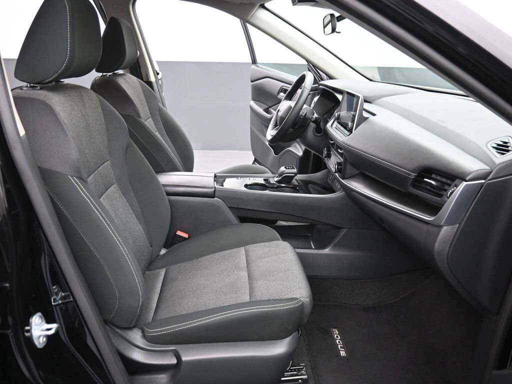 Used 2025 Nissan Rogue SV image 27