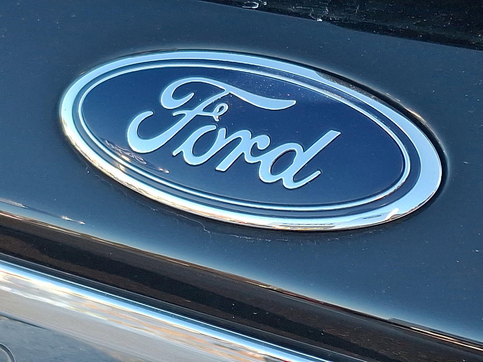 Certified 2022 Ford Explorer XLT w/ Equipment Group 202A image 31