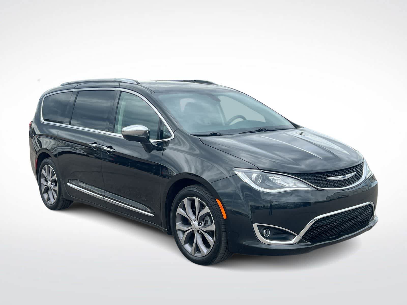 Used 2019 Chrysler Pacifica Limited w/ Tire & Wheel Group FWD image 2