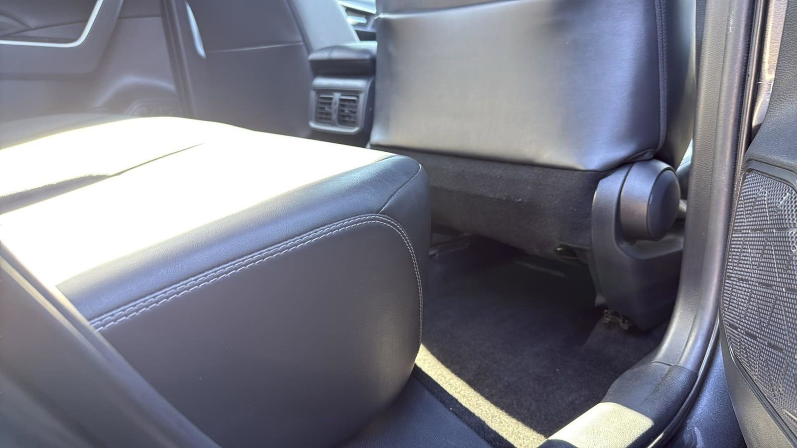 Used 2021 Toyota RAV4 XLE Premium image 27