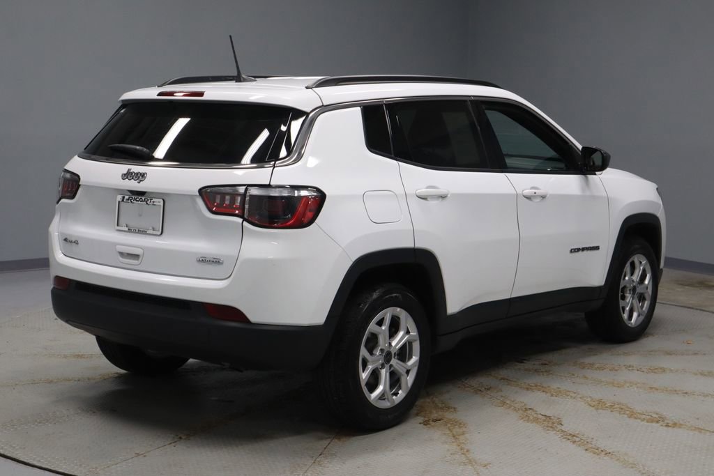 Used 2025 Jeep Compass Latitude image 10