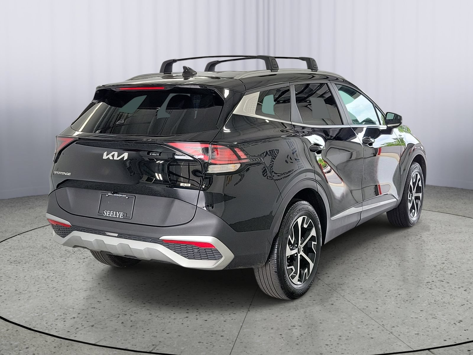 Used 2024 Kia Sportage EX AWD/4WD image 4