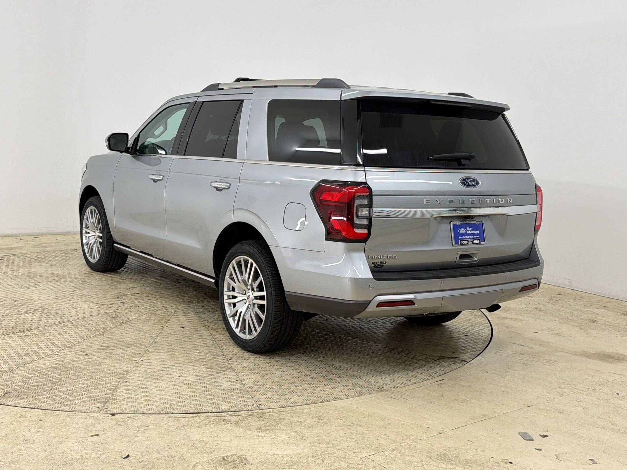 Certified 2024 Ford Expedition Limited image 3