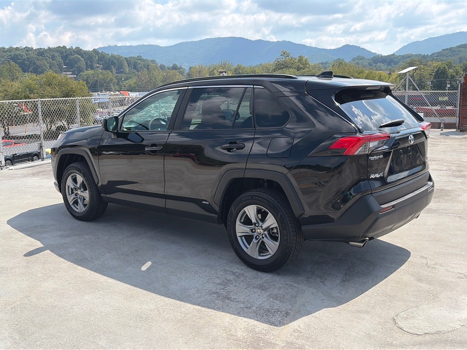 Used 2024 Toyota RAV4 LE AWD/4WD image 5