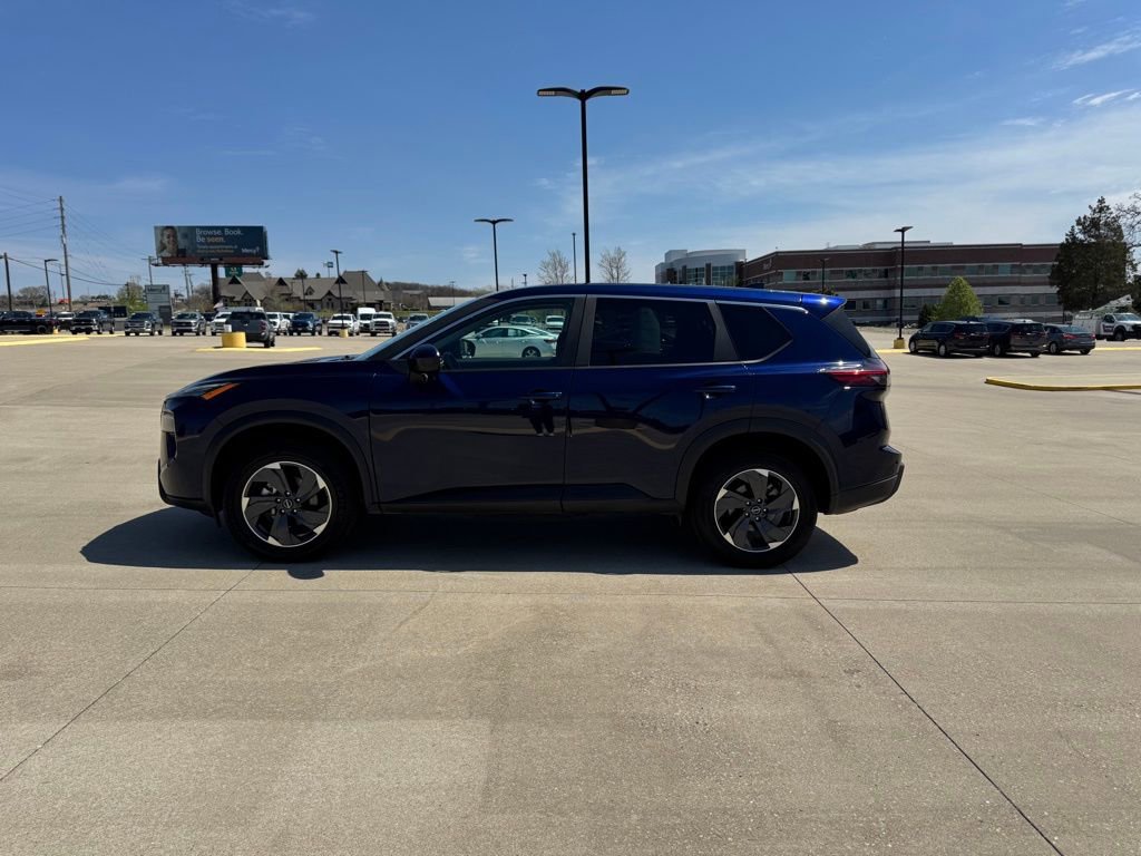 Used 2025 Nissan Rogue SV AWD/4WD image 8