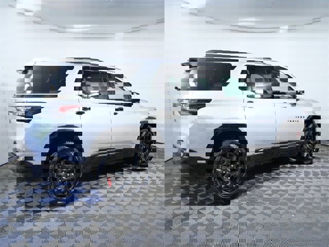 Used 2021 Chevrolet Traverse Premier w/ Redline Edition image 4