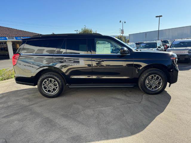 Certified 2025 Ford Expedition Active AWD/4WD image 4