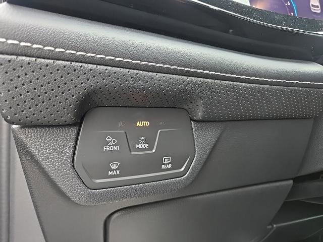 Used 2024 Volkswagen Atlas Cross Sport SE image 27