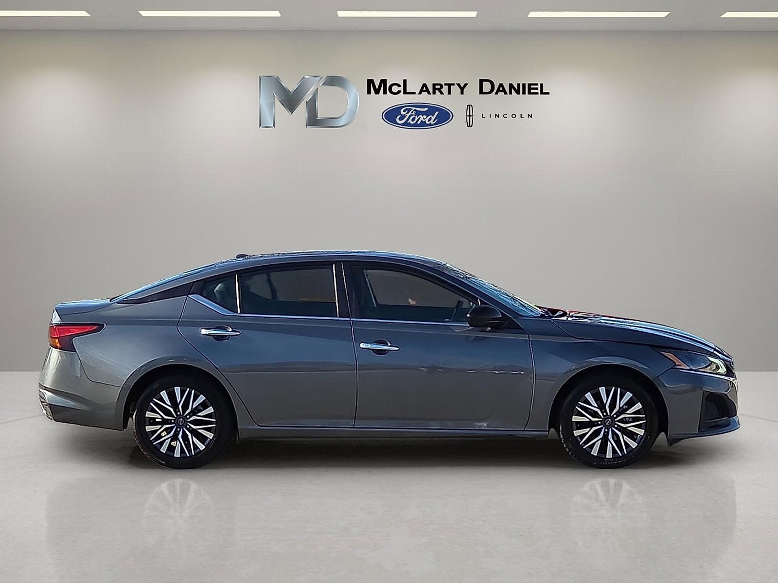 Used 2024 Nissan Altima 2.5 SV image 6