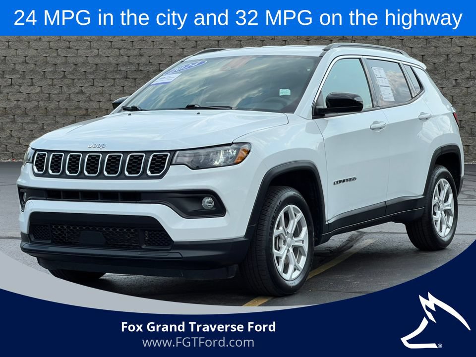 Used 2024 Jeep Compass Latitude AWD/4WD image 1