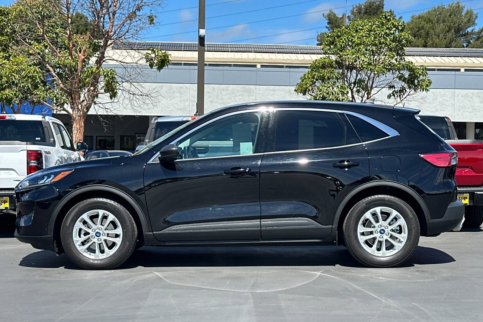 Certified 2022 Ford Escape SE w/ Convenience Package image 2