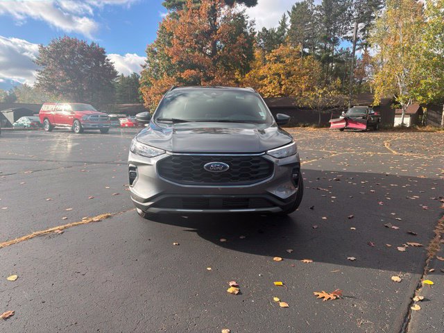Certified 2025 Ford Escape ST-Line Select AWD/4WD image 3