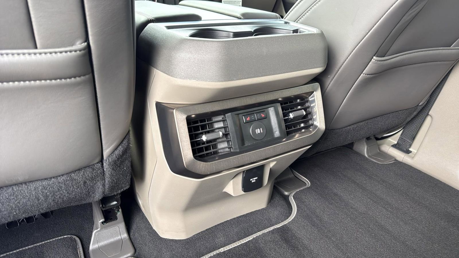 Certified 2026 Ford F350 Platinum w/ Platinum Plus Package image 28