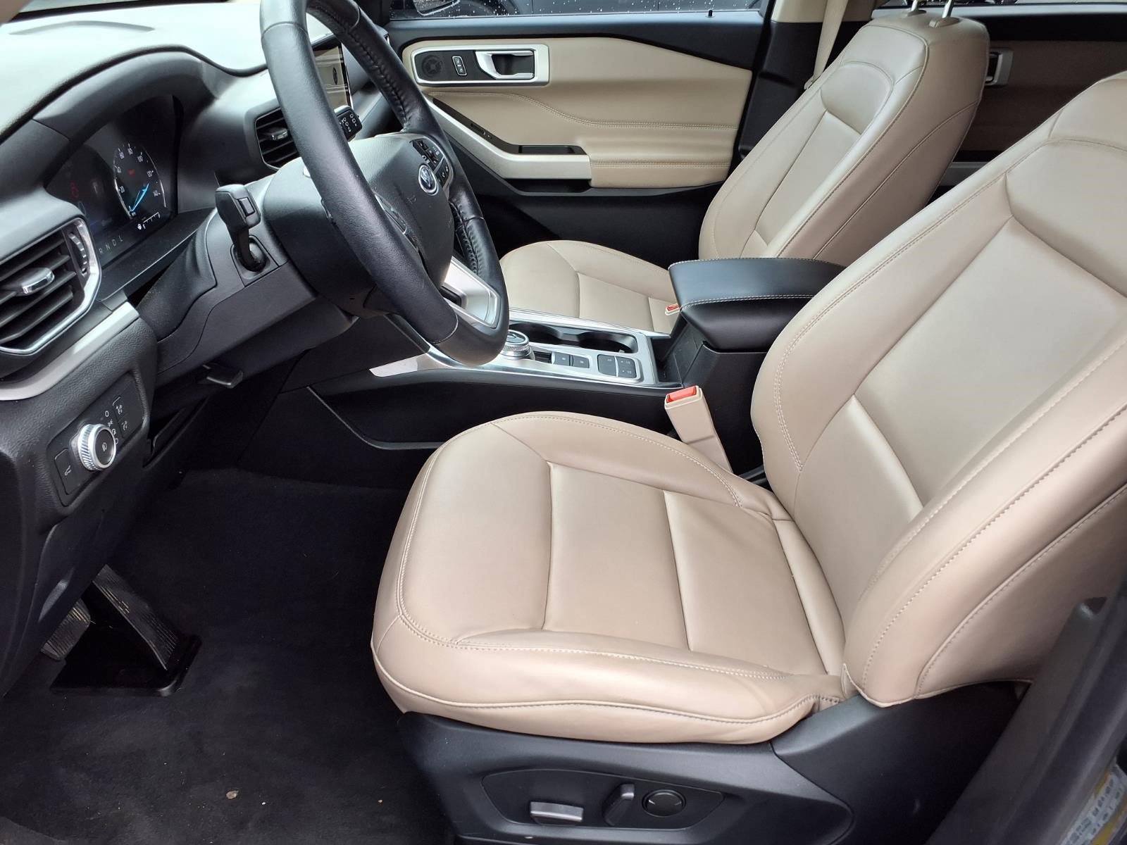 Certified 2022 Ford Explorer XLT w/ Equipment Group 202A RWD image 15